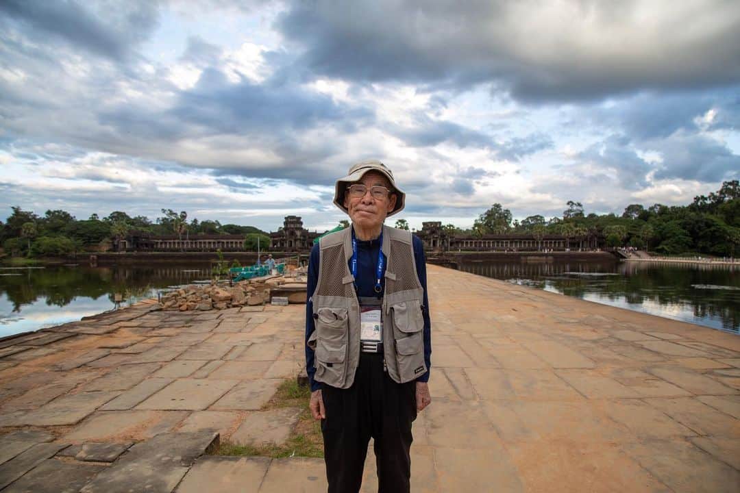 Shunsuke Miyatakeのインスタグラム：「Professor Ishizawa, 83 years old, launched Restoration Project for Western Causeway of Angkor Wat in '93, has been working on it since then. He said, “I just want to help Cambodians restore, revive their Culture and be proud of it by themselves”. Great to meet & interview him.」