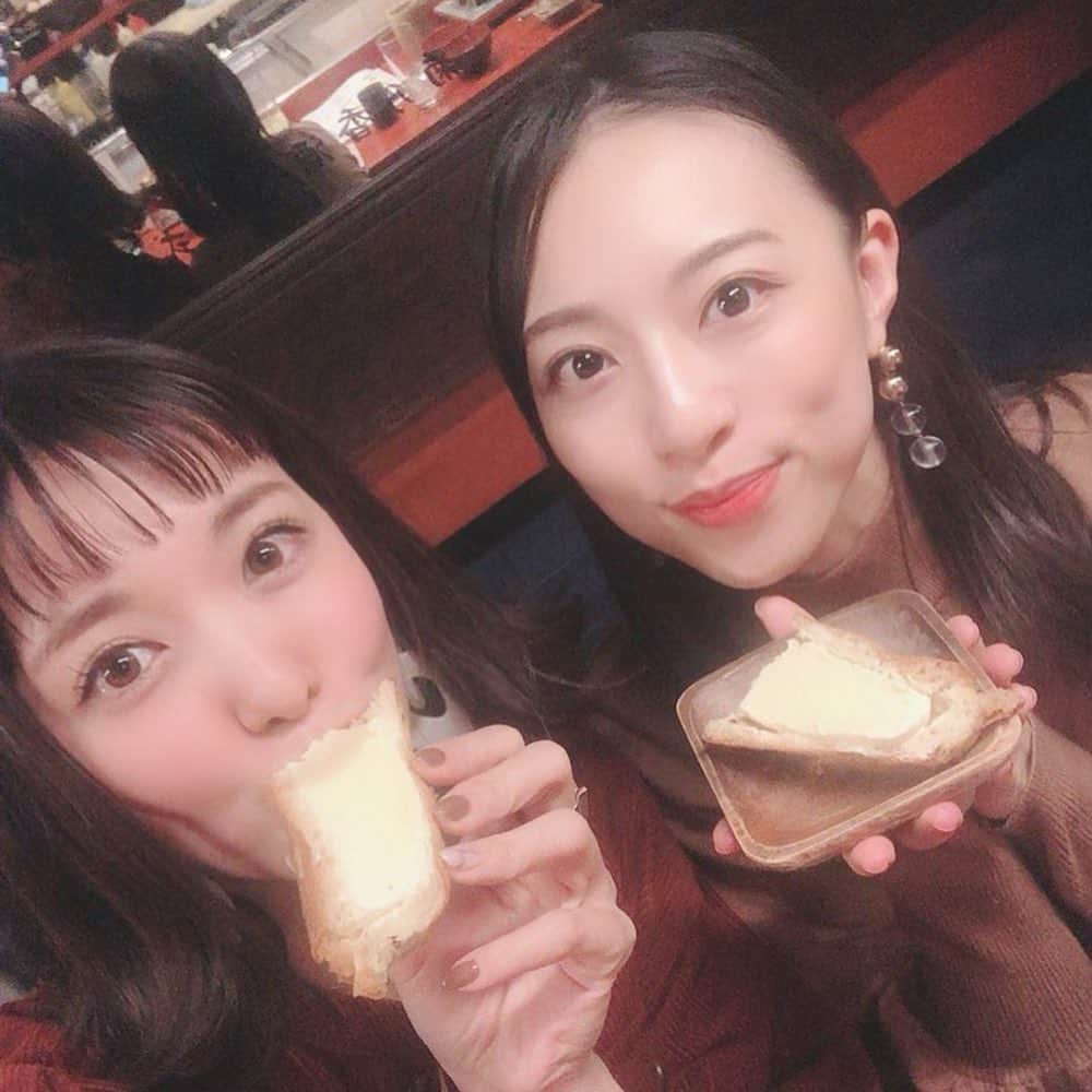 長江愛美さんのインスタグラム写真 - (長江愛美Instagram)「久しぶりに、れな（愛加あゆ）とご飯しました🍚😋 れなは昔からうちの期のアイドル❤️ 内面も外見も本当に綺麗で真っ直ぐで、 同期だけど尊敬するし憧れる人🧚‍♀️✨ もう可愛い過ぎて、しばらくちゃんと顔見れなかったー😂笑  ゆっくりたっぷり話せて最高の夜でした👭💕 ありがとーう💋  #同期#宝塚 #91#愛加あゆ #れな#美人#目の保養#ごりょんさん #女子会#エンドレストーク#楽しかった#美味しかった#ありがとう#ごりょんさん南平台 #friends」11月29日 10時06分 - manamin.512