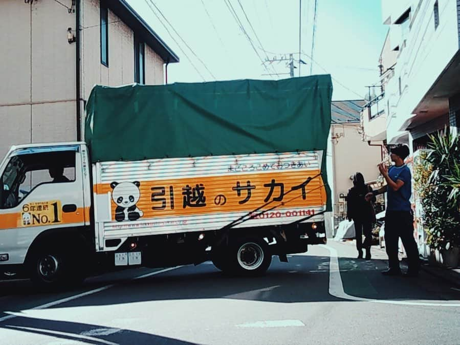 宇藤えみさんのインスタグラム写真 - (宇藤えみInstagram)「息子が今ハマっているカメラ。 (大好きなお兄ちゃんの影響) 子どもが見ている視点と角度はとっても純粋で優しい世界だなぁ。 愛おしくて大好き！ ゾウさんの写真は キラキラ太陽さんと笑ってるゾウさんなんだって。 目の前のことでいっぱいいっぱいの母のカチカチ頭をほぐしてくれます。 1枚目の写真は遊んでいる時 カメラマンの @eikonishiura さんが撮ってくれました♡ #息子目線の世界#成長記録#子供カメラマン」11月29日 10時18分 - emiuto