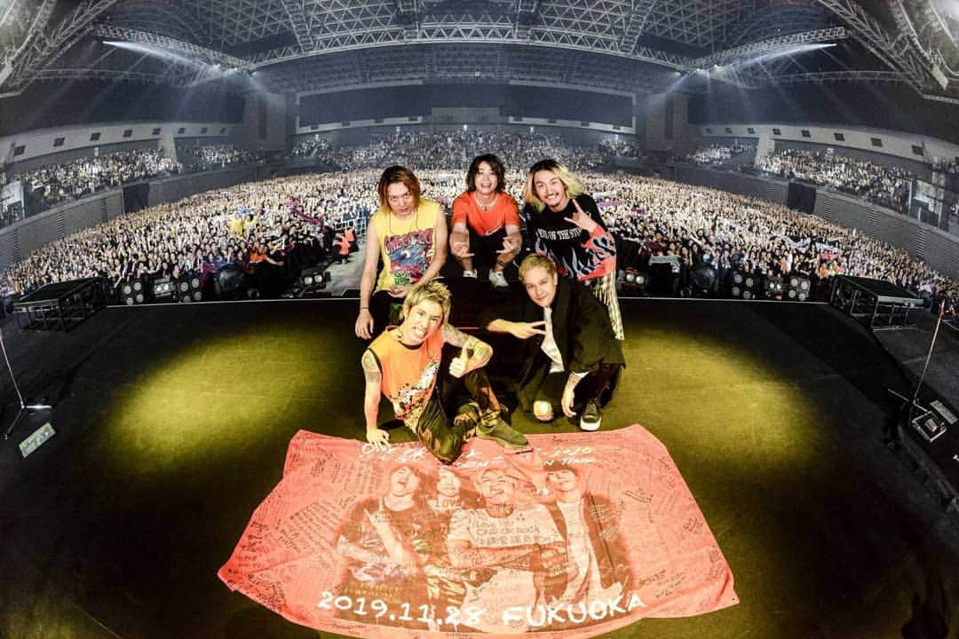 ONE OK ROCKさんのインスタグラム写真 - (ONE OK ROCKInstagram)「Thanks, Fukuoka!! photo by @ruihashimoto  #EYEOFTHESTORMJAPANTOUR #ONEOKROCK」11月29日 10時14分 - oneokrockofficial
