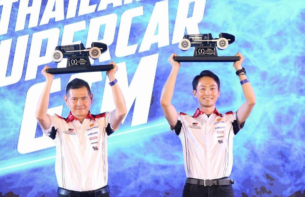 Toyota team thailandさんのインスタグラム写真 - (Toyota team thailandInstagram)「Thailand Super Series ‘The Night of Champion 2019’ TOYOTA team Thailand ขอขอบคุณแฟนๆ ทุกท่านที่ส่งกำลังใจให้ทีม กับแมทช์เข้มข้นปิดฤดูการแข่งขัน ผลงานปีนี้ของทีมเป็นที่น่าพอใจมากครับ ความสำเร็จนี้เป็นความร่วมมือของทุกคนในทีมที่ผ่าฟันทุกอุปสรรคและบททดสอบความแข็งแกร่งของทีม เราจะสู้ร่วมกันต่อไปเพื่อพัฒนาวงการมอเตอร์สปอร์ตไทยครับ 🏆🏆🏆 แชมป์ประเภททีมในรุ่น GTM และ GTC Thailand Super Car GTM Pro-Am 🏆Champion = #39: MadCow & Naoki 🥈2nd place = #38: Man & X Thailand Super Car GTC 🏆Champion = #22: Tsuchitori 🥈2nd place = #37: Ton #อยากเห็นคนไทยหัวใจมอเตอร์สปอร์ต #TeamWork #TOYOTAteamThailand #CheerThai #ThaiPride #ไม่เชียร์ไทยแล้วจะเชียร์ใคร #แข่งรถ #นักแข่ง #ทีมคนไทย #Car #RaceCar #LexusRCF #TOYOTA86 #SuperCar」11月29日 10時22分 - toyotagazooracingteamthailand