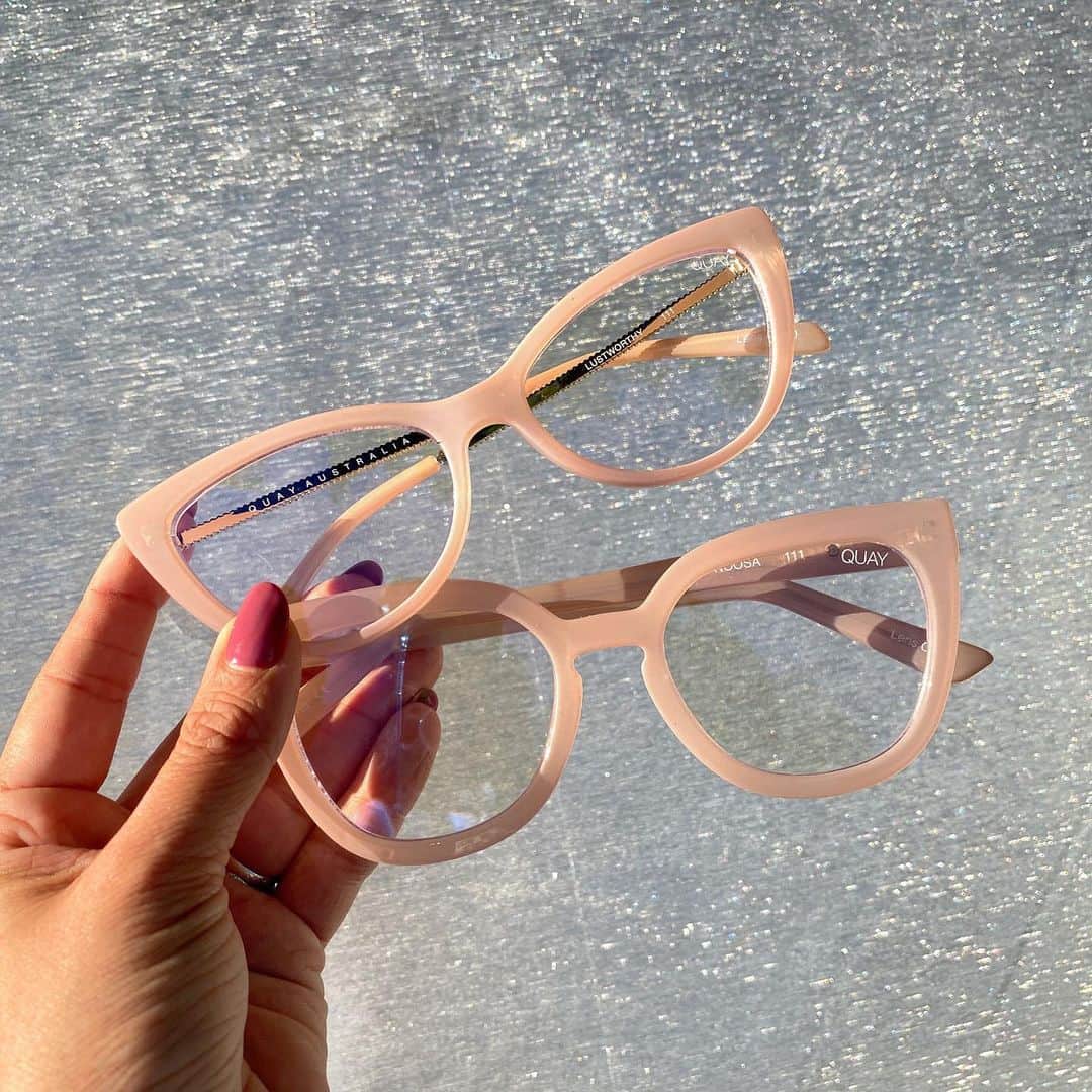 quayaustraliaさんのインスタグラム写真 - (quayaustraliaInstagram)「Buy one, get one free on the gift of the season 🎁 Add a little something extra to that screen you’re gifting with blue light blocking glasses—and snag a pair for yourself for free during our Black Friday BOGO 🤓 #FINDYOURQUAYS *Ends 12/2 11:59pm PT, not valid on gift cards or gift sets」11月29日 10時24分 - quayaustralia
