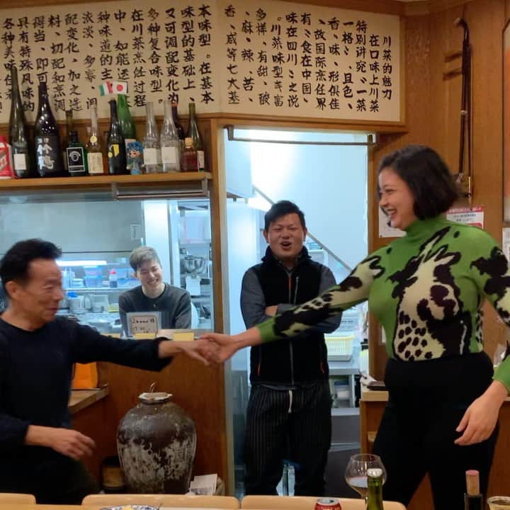 ナオミ・シマダのインスタグラム：「thank you @kouki_watanabe07 + my beloved taiho fam for all the food, lols + luv + pet nat + mambo lessons! i’m full in all the ways ~ ありがとう😭💕」