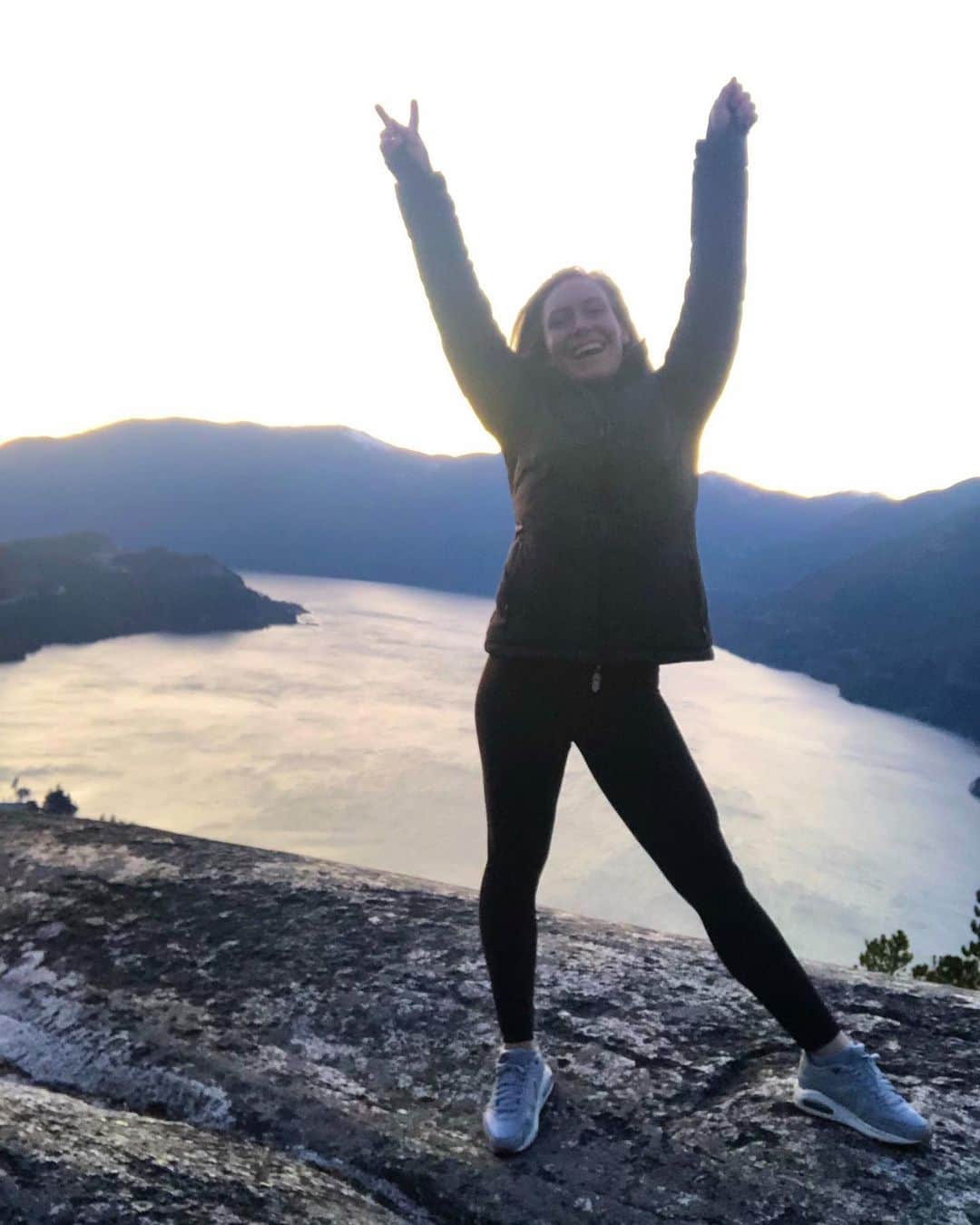 ジェイミー・アンダーソンのインスタグラム：「Hiked up here to get closer to the cosmos or a higher vibration so I can send all my love to my friends and family around the world! I love you all 🙌💫✨」