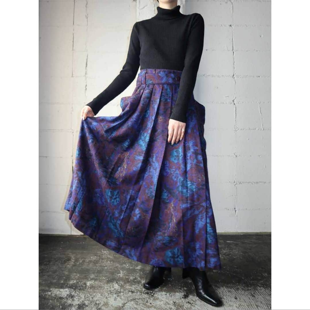 吉祥寺 古着屋 Orfeoのインスタグラム：「Vintage Pattern Wool Skirt  #orfeo #kichijoji #tokyo #vintage #used #fashion #coordinate #outfit #オルフェオ #吉祥寺 #東京 #古着 #ヴィンテージ #ユーズド #ファッション #コーディネート  掲載商品のお問い合わせはメールにて承っております。コメント、DMでのお問い合わせは受け付けておりませんのでご了承ください。」