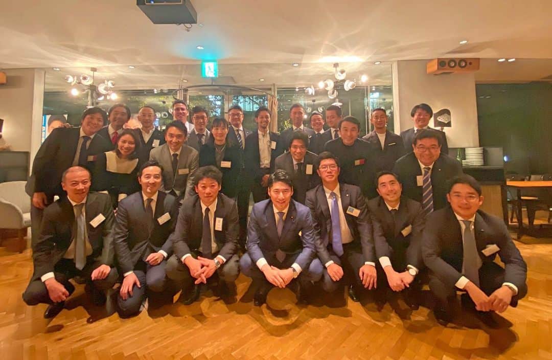 中曽根 康隆さんのインスタグラム写真 - (中曽根 康隆Instagram)「【東京三縁会】若手経営者の皆さんによる支援団体。これからの日本を担う錚々たる面々に支えて頂き、心から感謝しています。私から国政報告をさせて頂きましたが、むしろ次世代リーダーの皆さんから大きな刺激を受けました。経済界で奮闘している皆さんと共に、私は政治の世界で精進して参ります。」11月29日 10時49分 - yasutaka_nakasone
