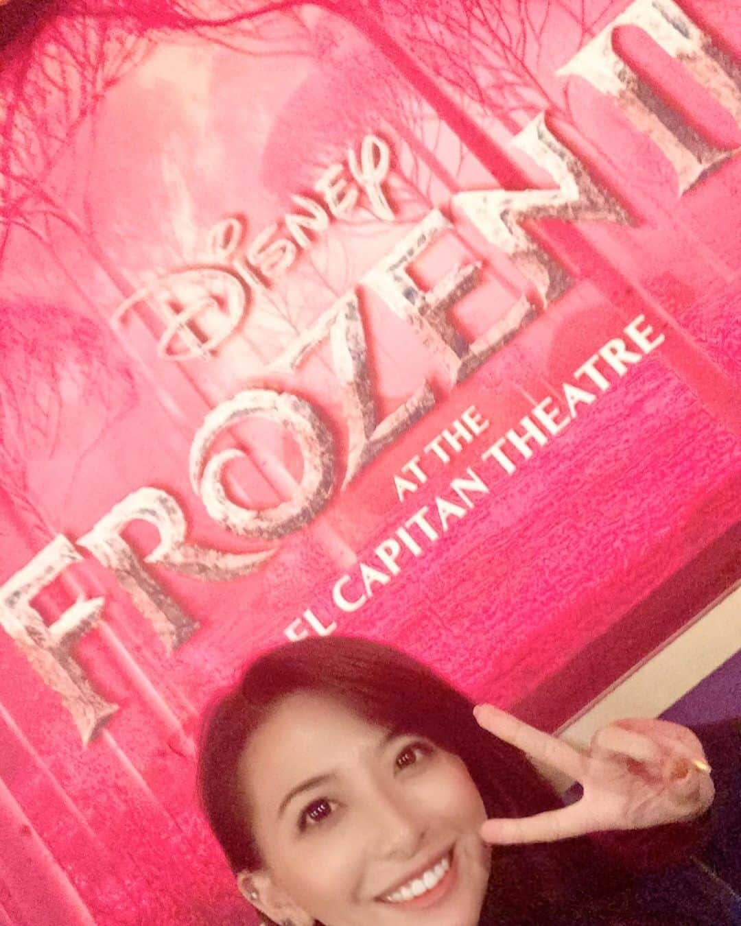 矢部あやのインスタグラム：「憧れのEl Capitan TheaterでFrozen Ⅱを観ました。 1926年に建設され、ウォルトディズニーカンパニーが所有する劇場ということは、ディズニーの聖地と言っても過言ではないですね。  想定外の延泊でしたが、とても貴重な体験が出来て本当に観に行って良かったです。 また機会があったら足を運びます。  #elcapitantheatre #elcapitantheatrehollywood」