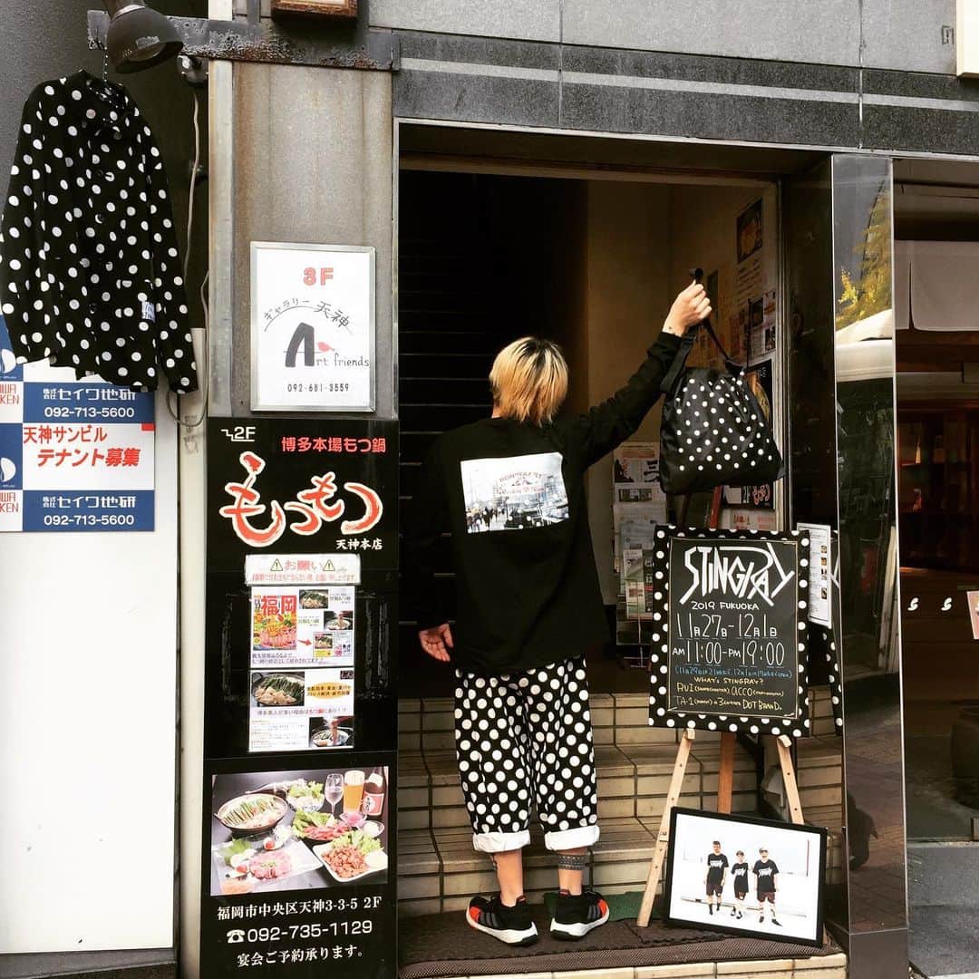 のインスタグラム：「【STINGRAY福岡3日目スタート！】 本日金曜なので21時までオープン！天神アートフレンズ(中央区天神3-3-5-3F )にて買い物がてらや学校仕事終わり、飲みの前に是非！僕は最初から最後まで居ます！ #STINGRAY #福岡 #fukuoka」
