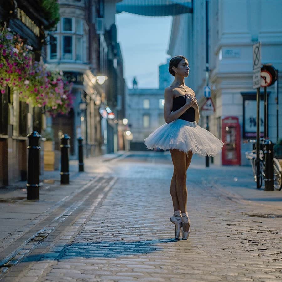 ballerina projectさんのインスタグラム写真 - (ballerina projectInstagram)「Yasmine Naghdi in London. #ballerina - @yasmine_naghdi #coventgarden #royaloperahouse #themall #buckinghampalace #camdentown #regentscanal #london #ballerinaproject #ballerinaproject_ #ballet #dance #pointe #yasminenaghdi  Purchase one of the last remaining Ballerina Project limited edition prints. Link is located in our profile.  The Ballerina Project book is now in stock. Go to @ballerinaprojectbook for link. #ballerinaprojectbook」11月29日 11時25分 - ballerinaproject_