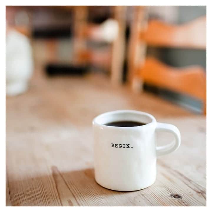 furryrate officialのインスタグラム：「coffee time ☕ . . 2019年もあと約1ヶ月… . 😌💭💭 . . #furryrate #furry #ファーリーレート #ファーリー #coffeetime #coffee #cafe #fasion #hot #weekend」