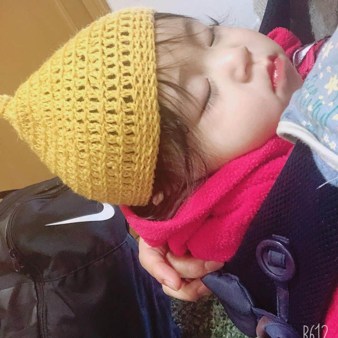 美奈子さんのインスタグラム写真 - (美奈子Instagram)「昨日で1歳になった小雪さん。  1歳かあ。。。 もう1年かあ。。。 あっという間だなあ。  出産までの痛かったり辛かったりも もう いい思い出。 ゲラゲラ笑って話せるくらい とっても可愛く成長してくれてる。  最近自我がとってもでてきて 年子の姉のゆづとも ケンカらしきものができるように‪⸜(*ˊᵕˋ*)⸝‬ すくすく のびのび 元気に育ってね( *´艸｀) 小雪。1歳お誕生日おめでとう◡̈⃝︎⋆︎* #1歳おめでとう #小雪 #11/28 #はじめてのバースディ #美奈子」11月29日 11時32分 - minako_official