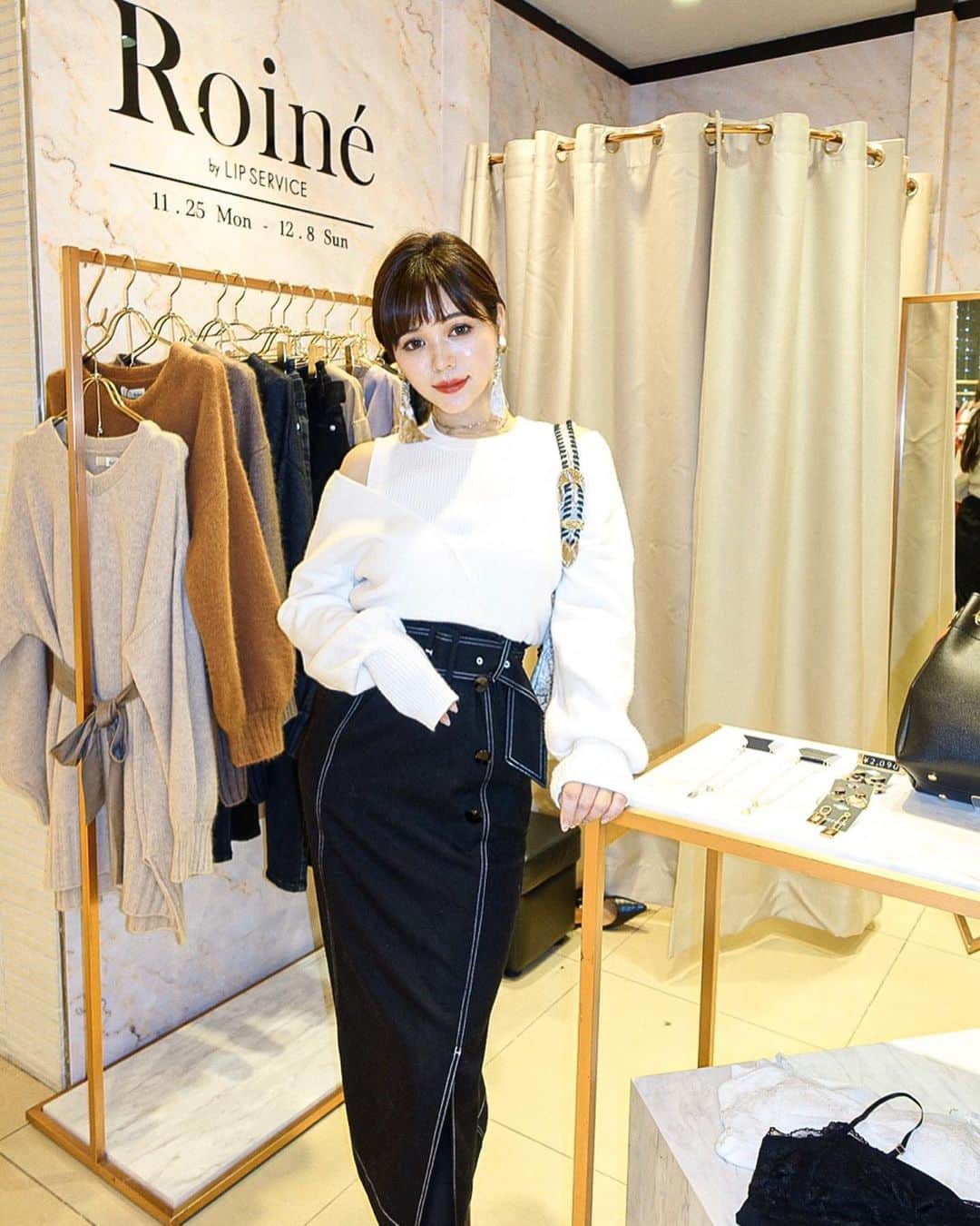 junko onagi ／小梛準子さんのインスタグラム写真 - (junko onagi ／小梛準子Instagram)「ㅤㅤㅤㅤㅤㅤㅤㅤㅤ  @roine_official  SHINJUKU LUMINEEST 1F POPUP STORE 🎉❤︎ ㅤㅤㅤㅤㅤㅤㅤㅤㅤ わたしは写真で着ている ニット×スカートのワンピースと 写真6枚目の肩空きのニットをGet❣️ ㅤㅤㅤㅤㅤㅤㅤㅤㅤ 大人綺麗めデザインの中にも ちょっとモード感もあり きちんとシーンで使えるお洋服多め🥰 見に行ってよかった〜!! 期間限定ショップは新宿ルミネ1階にて 12/8までなので是非見に行ってみてください✨  #roine #roinebylipservice #lipservice #ladymade #shinjukulumineest #新宿ルミネエスト #新宿ルミネエスト1f #期間限定ショップ #popupstore #リップサービス #レディメイド」11月29日 11時35分 - jnco0417
