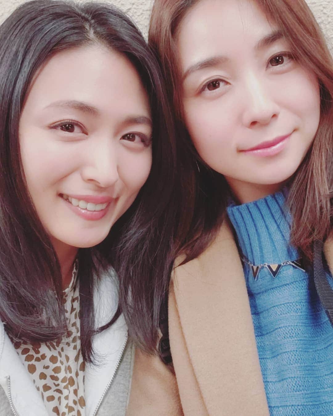柚月美穂のインスタグラム：「#randompic . . また、謎を解いてしまった。 with川村ゆきえ© . ハマり過ぎな私達。 . 今回は…『絶望空間からの脱出』 . 真っ暗闇からの脱出でした。 . びっくりするくらい真っ暗闇でした(笑) 窓の無い部屋の扉を閉めて電気を消したアノの真っ暗闇さです。 . . 入口を開けて え？！こんな暗いの！？って いつもの私達にしては テンション高めに でも黙々と謎を解きました。✍ . ノーマルモードで40分以内クリア成功！ . 今度はレベル上げてこ！となりました。 . . 帰りは頭が謎を求めていたので まだこの謎巡りは続きますよ。 . もちろんおめでとうをしつつ☺︎*• . いやぁ暗闇脱出凄い。 癖になりそう。 . #noescape #絶望空間からの脱出 #脱出ゲーム #謎解き #真っ暗闇 . #川村ゆきえ #柚月美穂 . #Japanese #picoftheday #instagood #fashion #happy #followme #follow #art #me #instadaily #style #photography #fun #instalike #igersInstagrammers #photo #tokyo」