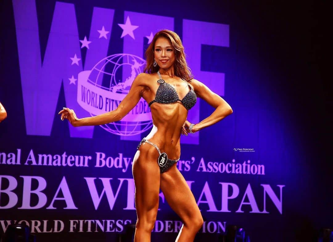 川戸沙羅のインスタグラム：「新たな目標が出来た思い出の日🌟 パワーアップする為に頭も身体も使う🧠🏋🏼‍♀️✨ 心は穏やかに😇  #styleshown #bodymake  #fitness #fitnessbikini  #赤坂ジム #パーソナルトレーニング #フィットネス #フィットネスビキニ  #筋トレ」