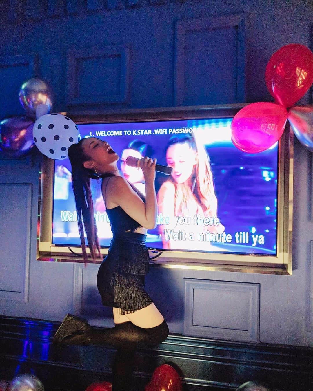 畑田亜希さんのインスタグラム写真 - (畑田亜希Instagram)「🎂Happy Birthday Younhi🍾 ・ Wishing you the best birthday ever🎉 ・ なりきりKaraoke competition 💃 ・ Best Dressed Award頂きました👗🏆 ・ 面白過ぎました👯‍♀️🤣🎤💕 ・ ＃2019 #sg #karaoke #birthday #arianagrande #jennin #madonna #ladygaga #bestdressesaward」11月29日 12時12分 - akihatada
