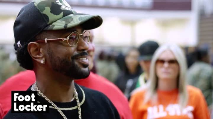 のインスタグラム：「A beloved hometown hero. An iconic radio station. A beloved community.  We are thankful to have partnered with Big Sean’s @seanandersonorg, @hiphopdetroit, and all the various volunteers to give away over 5,000 turkeys at the All -Star Turkey Giveaway Away 🦃 this holiday season! #WeekOfGreatness @footlockerdetroit 🎥 @leoayrault」