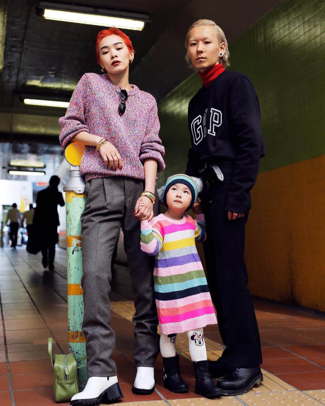 Droptokyoさんのインスタグラム写真 - (DroptokyoInstagram)「TOKYO STREET STYLE Name: @hatakeyama_chiaki @haruka_warsaw  Knit, Sweat and Kids' clothes: @gap_jp  #GAP#GiftTheThought#その想いを贈ろう#pr #droptokyo#tokyo#japan#streetscene#streetfashion#streetwear#streetculture#fashion Photography: @kyoheihattori」11月29日 12時20分 - drop_tokyo