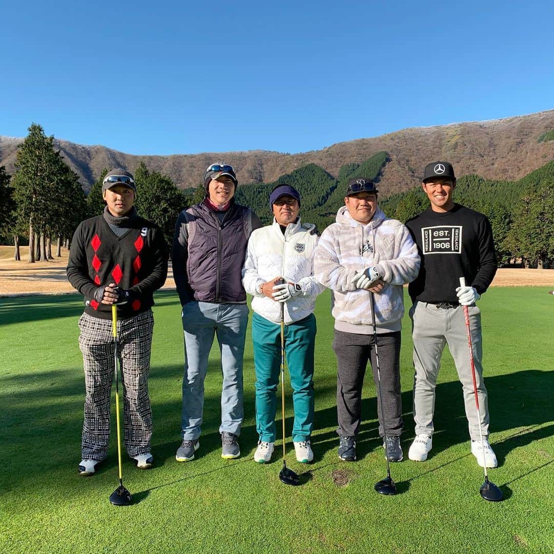 のインスタグラム：「球団ゴルフ⛳️ 上本さんは違う組 #中村剛也#木村文紀#荒川雄太#坂元忍#上本達之」