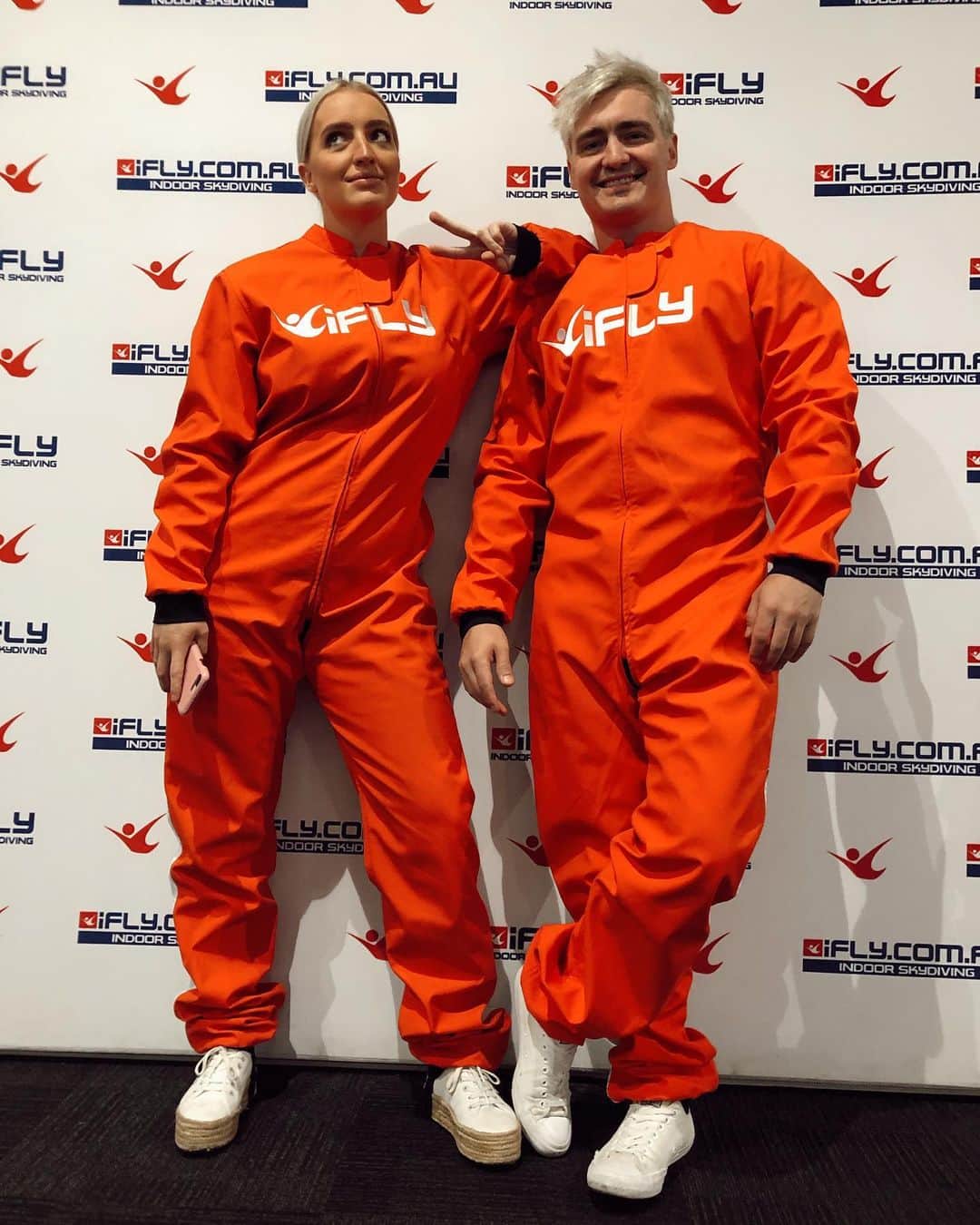 シェパードのインスタグラム：「Orange is the new black. 🤘🏼 thanks for having us @iflyperth」