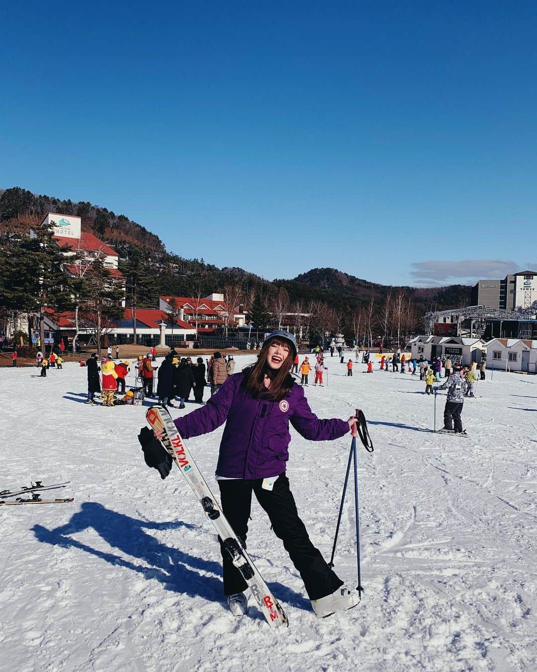 ヤンニーン・ワイゲルさんのインスタグラム写真 - (ヤンニーン・ワイゲルInstagram)「At my happiest when there is SNOW❄️ Went skiing for the first time today and it was 𝙖𝙬𝙚𝙨𝙤𝙢𝙚⛷  #GANGWON #GANGWONWINTER #pyeongchang  #2018olympics #skitour #yongpyongresort #WITHARIRANG」11月29日 12時36分 - jannineweigel
