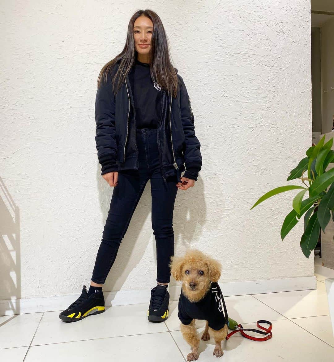 DJ JUICYのインスタグラム：「この季節になると髪の毛も乾燥しがち😵  カット&トリートメントしてもらってサラサラ生き返った〜💇‍♀️✨ @watanabeyoshiaki  先生いつもありがとうございます🙏✨ #美容室 #トリートメント #カット #表参道 #bump #juicy #juicykun #jordan」