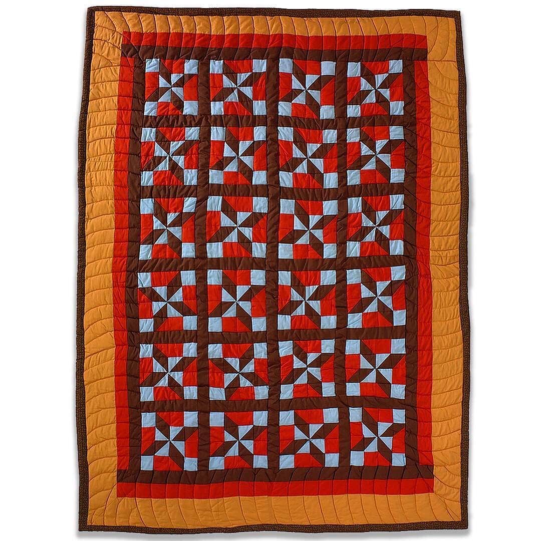スミソニアン博物館さんのインスタグラム写真 - (スミソニアン博物館Instagram)「This quilt, titled "Fall into Winter," feels like the perfect way to cozy up today.  Ella First Kill Brown (A'aninin/Gros Ventre) created it between 1968 and 1982 at the Fort Belknap Reservation in Montana. It's now in @smithsoniannmai's collection.  #NativeAmericanHeritageMonth #NAHM」11月29日 23時33分 - smithsonian