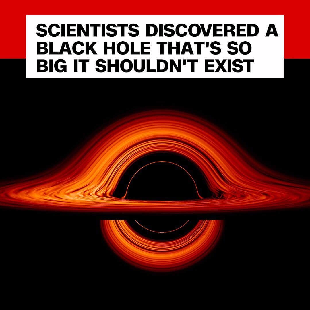 CNNさんのインスタグラム写真 - (CNNInstagram)「Scientists have discovered a black hole so massive that, in theory, it shouldn't exist. It's a stellar black hole — the type that forms after stars die, collapse, and explode. Researchers had previously believed that the size limit was no more than 20 times the mass of our sun because as these stars die, they lose most of their mass through explosions that expel matter and gas swept away by stellar winds. This theory has now been toppled by LB-1, the newly-discovered black hole with a mass that is 70 times greater than our sun, according to a press release from the Chinese Academy of Sciences. (📸: NASA's Goddard Space Flight Center/Jeremy Schnittman)」11月29日 22時07分 - cnn