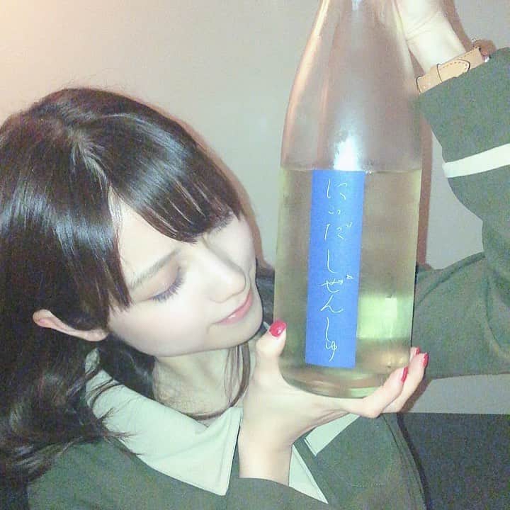 桃月なしこさんのインスタグラム写真 - (桃月なしこInstagram)「おいしいごはんとおいしいおさけをのんでるときがいちばんしあわせ  #桃月なしこ #なしこたそ #日本酒 #にいだしぜんしゅ」11月29日 22時00分 - nashiko_cos
