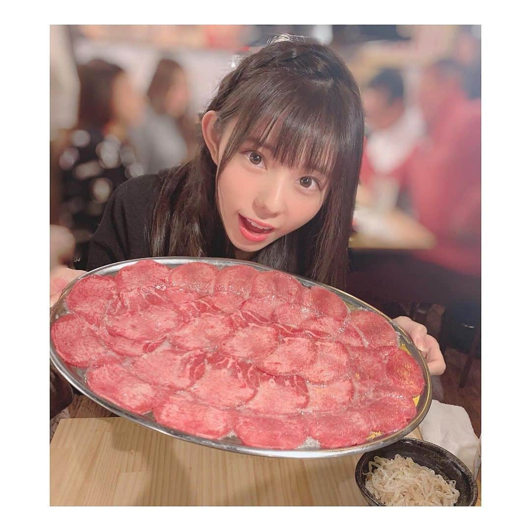 大森莉緒さんのインスタグラム写真 - (大森莉緒Instagram)「・ ・ 今日は #いい肉の日 なので家族で焼肉に行ってきたよ🤤❤ ・ ・ ここのお店の名物は「とろタン」！！ 大迫力だった(˶ ̇ ̵ ̇˶ )✨ これくらい1人で余裕で食べれちゃうよ…🥺 ・ ・ 味噌トンちゃんは、お米が進みすぎて反則です🙋‍♀️🍚 ・ ・ #大森莉緒 #おーりお #おりおんず #焼肉 #煙力 #とろタン #タン塩 #米  #味噌トンちゃん #食いしん坊 #instagood #instafood #instapic #eat」11月29日 22時02分 - rio.ohmori