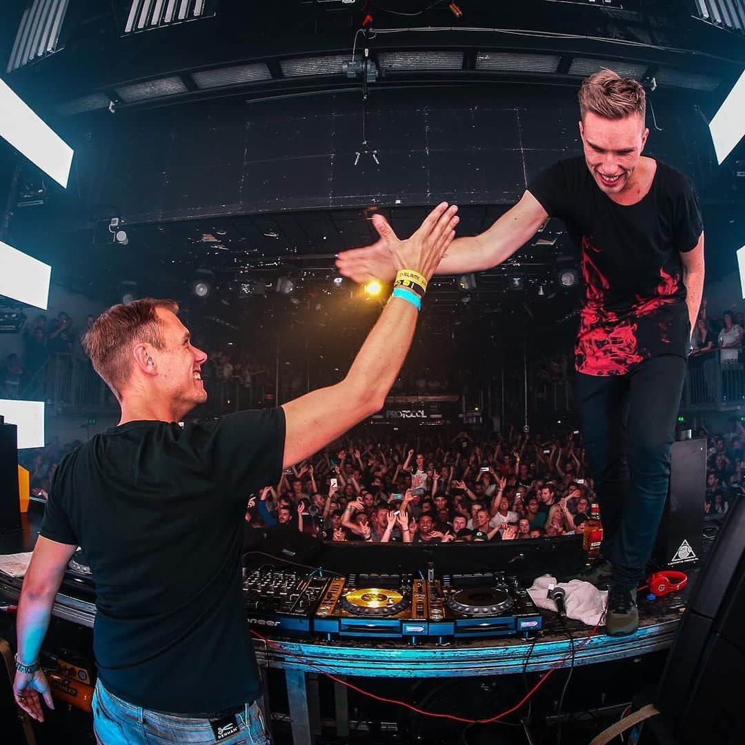 Armin Van Buurenさんのインスタグラム写真 - (Armin Van BuurenInstagram)「I know @nickyromero for years and years already. The fact that we have never worked together could be considered remarkable. I'm happy to announce that Nick remixed my single 'Unlove You' (ft. @neyo) and even better: it's OUT NOW! #linkinbio」11月29日 22時08分 - arminvanbuuren