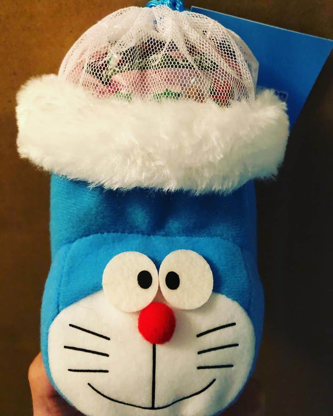 Kyrieのインスタグラム：「因みに、誕生日を迎えて一番最初に会ったのは団長でした。 ちょっとした受け渡しで、すれ違う程度の時間だけでしたが、ハッピーバースデー、という一言とともにプレゼントを頂きました。 …なんでドラえもんよ。」