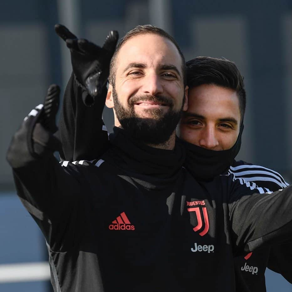 ユヴェントスFCさんのインスタグラム写真 - (ユヴェントスFCInstagram)「#FridayFeeling ft Pipita + Benta 🤙✌」11月29日 22時21分 - juventus