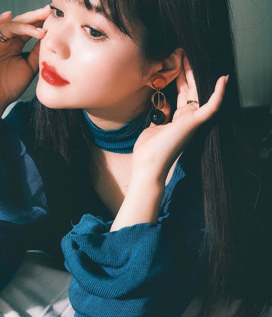 のインスタグラム：「ㅤㅤㅤㅤㅤㅤㅤㅤㅤ  ㅤㅤㅤㅤㅤㅤㅤㅤㅤ  Shoot by @masayuki_nitta 📷  久しぶりに撮影予定してたのに 当日雨🥺☔️!! うぇーん。さむーい。って言いつつ撮影 そして相変わらずデータ確認無しからの データ送ってくれるまでのドキドキ感。  なにもかもが久しぶりでした🤢💓!!! ㅤㅤㅤㅤㅤㅤㅤㅤㅤ 当時撮ってもらってた時より わたし太いので…泣 また痩せる🔥🔥🔥 という、決意の撮影でした！  #1週間お疲れ様でした🙏  #なつかしコラボ復活  #プロフィール写真変えてしまた❤︎ #新田氏久しぶりに会ったらとんでもなく良いカメラ持ってたよ笑 #そして若返ってたよ #そして相変わらず寒がり冷え性でしたよ笑」