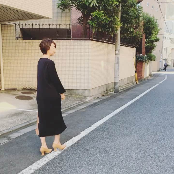 のインスタグラム：「0:00〜 ショップチャンネル生放送です☺︎ このワンピース、11/30土曜日1日だけ特別プライスらしいです😏 後ほどお時間あったら、ぜひご覧ください！  #ショップチャンネル #辺見えみり」