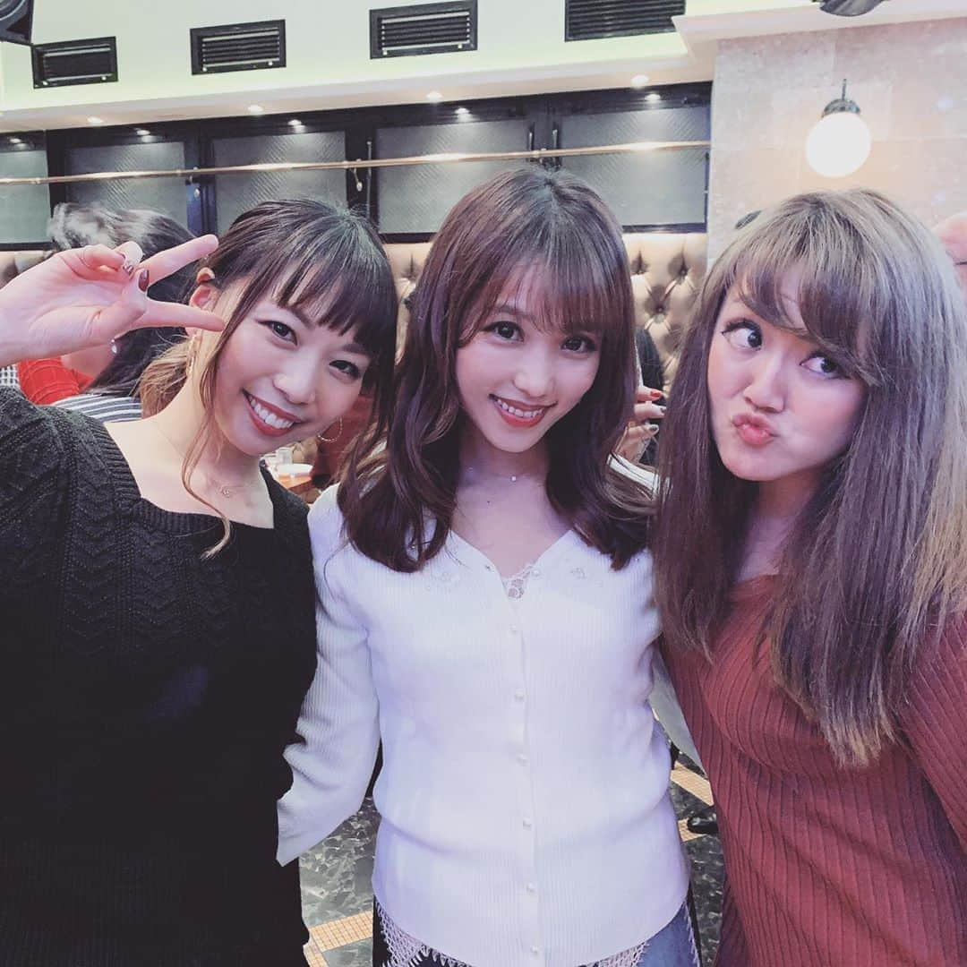 三ツ井裕美さんのインスタグラム写真 - (三ツ井裕美Instagram)「振付のお仕事で10年以上前からとてもお世話になっている牧野さん。 ・ その牧野さんの50歳をお祝いするイベントがあり、私も参加させていただきました！ ・ とにかく歌がうまくて、とにかく面白くて、沢山の方から愛されていて、、、 会場内は終始笑いで溢れていました。 ・ ・ そしてアンナさんの司会がこれまた最高すぎて、沢山笑わせていただきました！ ・ アンナさんとの兄妹デュエットはお二人とも歌が素敵すぎてうっとり✨✨ ・ ・ 牧野さんwith振付チームでのMichael Jacksonメドレーに私も参加させていただけて、リハの時から楽しい時間を過ごさせていただきました😆 ・ こんなに素敵な時間を過ごせた事に感謝しています🙏 ・ ・ 次は60歳の生誕祭ですかね😎 ・ 改めて、本当におめでとうございます！！ ・ ・ #なちゅとかずも観に来てくれた♡」11月29日 22時39分 - hiromi__km