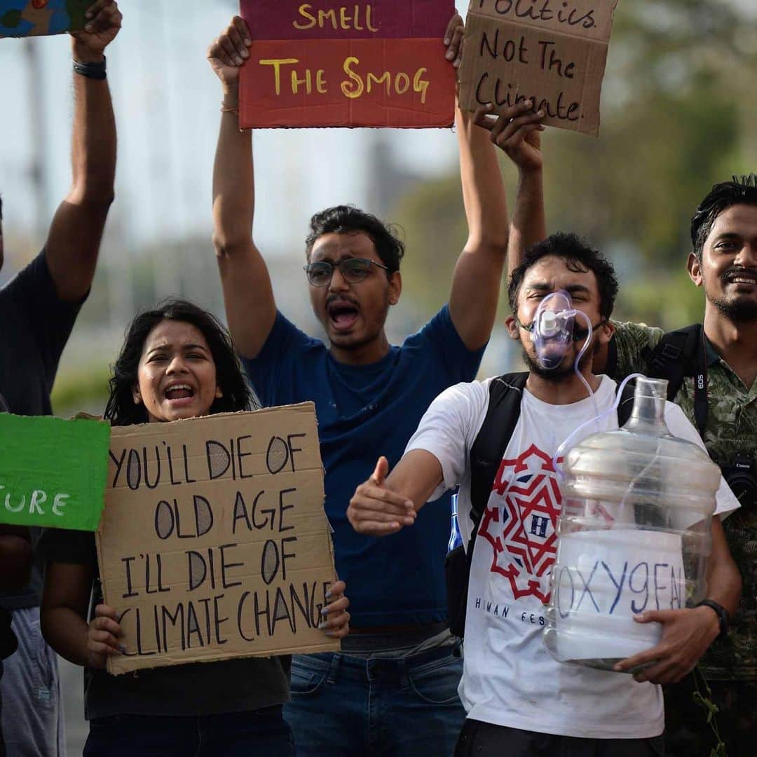 CNNさんのインスタグラム写真 - (CNNInstagram)「Follow ➡️ @cnnclimate ➡️ People around the world taking part in strikes on Black Friday to call attention to the global climate crisis 🌏 The protests are part of Fridays for Future, a youth-driven movement that started after teenage Swedish climate activist Greta Thunberg skipped school and staged sit-ins on Fridays outside the Swedish Parliament. Organizers have encouraged would-be shoppers on Black Friday to boycott the holiday and focus on the degeneration of the planet by joining the climate strikes. (📸: Arun Sankara/AFP via Getty Images, Denis Farrell/AP, Carl Court/Getty Images, Marco Bertorello/AFP via Getty Images, Andreas Solaro/AFP via Getty Images and Charly Triballeau/AFP via Getty Images)」11月29日 22時59分 - cnn