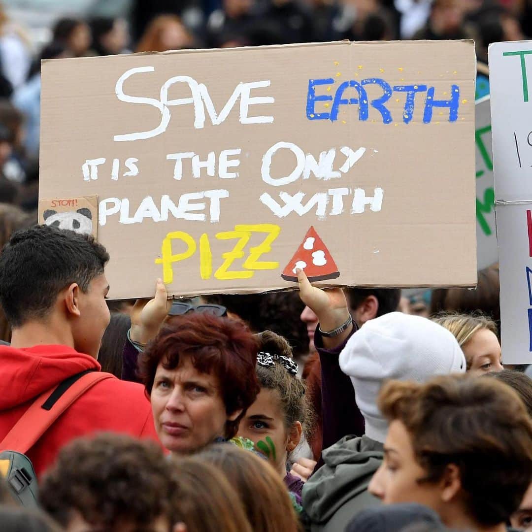 CNNさんのインスタグラム写真 - (CNNInstagram)「Follow ➡️ @cnnclimate ➡️ People around the world taking part in strikes on Black Friday to call attention to the global climate crisis 🌏 The protests are part of Fridays for Future, a youth-driven movement that started after teenage Swedish climate activist Greta Thunberg skipped school and staged sit-ins on Fridays outside the Swedish Parliament. Organizers have encouraged would-be shoppers on Black Friday to boycott the holiday and focus on the degeneration of the planet by joining the climate strikes. (📸: Arun Sankara/AFP via Getty Images, Denis Farrell/AP, Carl Court/Getty Images, Marco Bertorello/AFP via Getty Images, Andreas Solaro/AFP via Getty Images and Charly Triballeau/AFP via Getty Images)」11月29日 22時59分 - cnn
