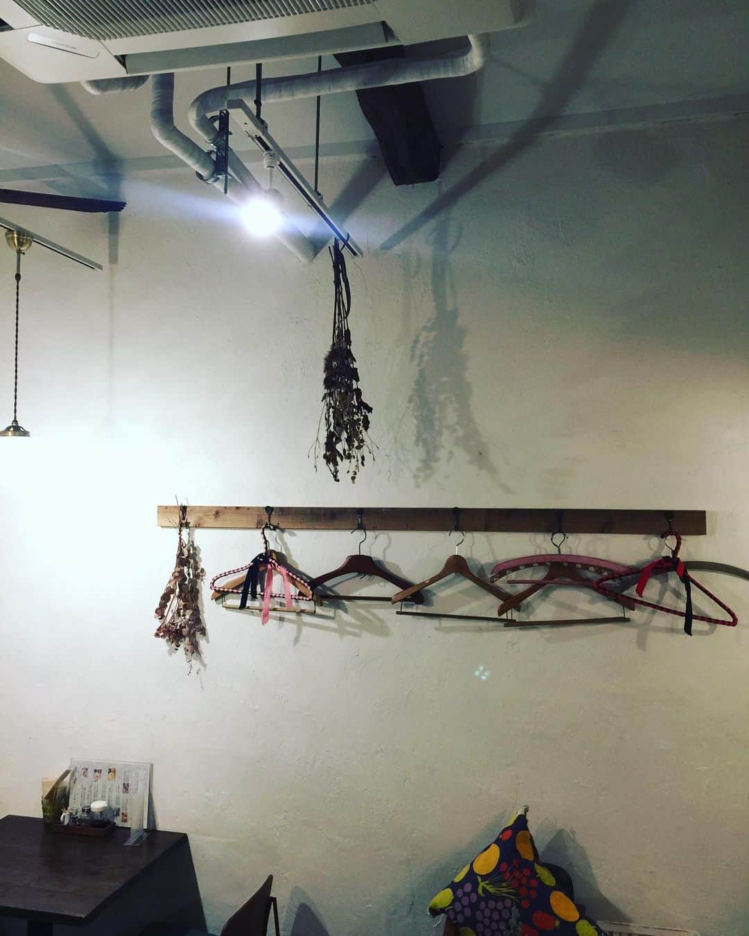 橋本塁さんのインスタグラム写真 - (橋本塁Instagram)「春の写真展の時にも通った 姪浜にある「midori食堂」にスタッフのみんなでお邪魔！店主のルイちゃんの腰の手術から復活して3日から夜の部も復活！めちゃくちゃ美味しかった！姪浜にお越しの際は是非！バックホーン大好きルイちゃんがお待ちしてます♪ #midori食堂 #姪浜 #福岡グルメ #食堂 #定食 #姪浜グルメ #thebackhorn」11月29日 22時58分 - ruihashimoto
