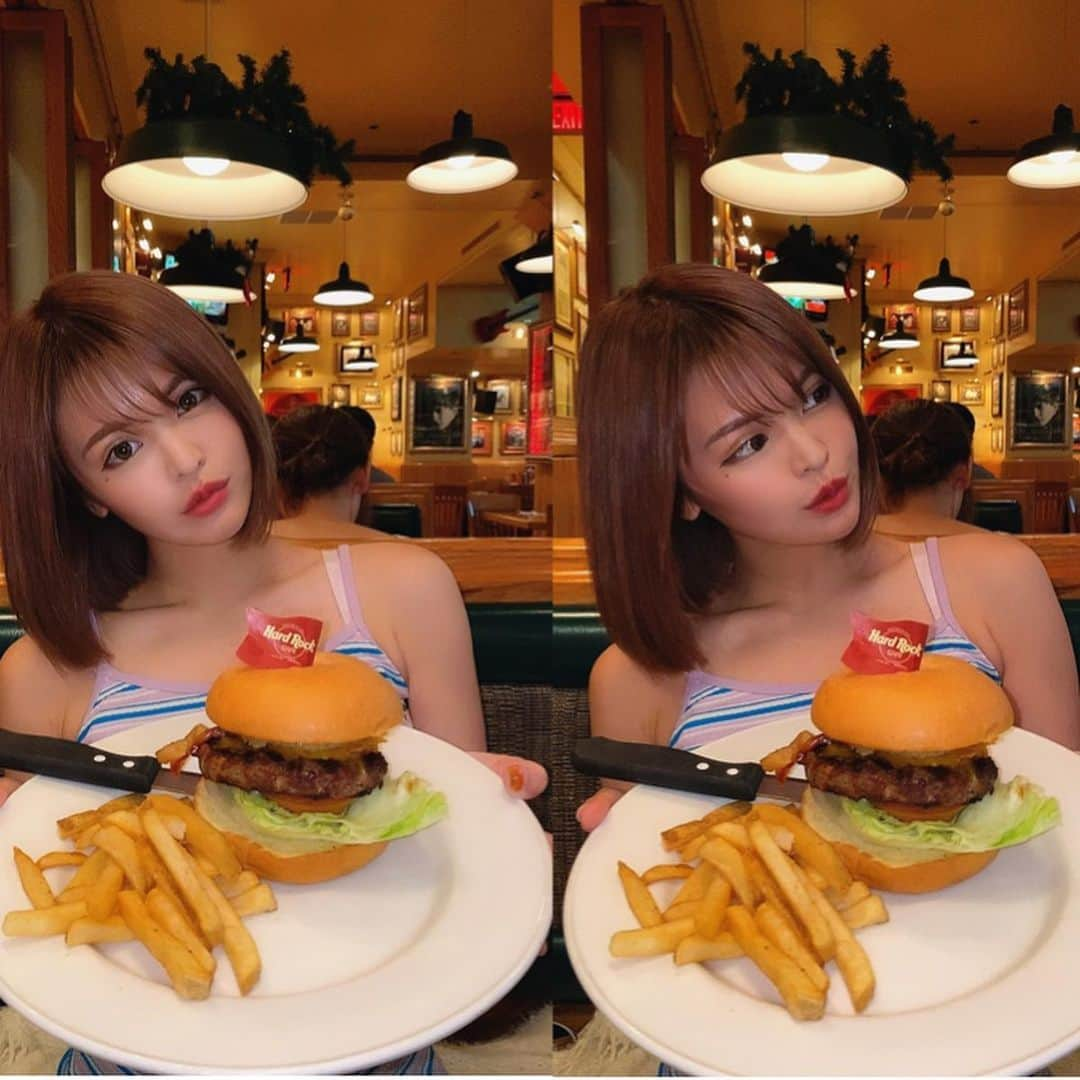 ななぴさんのインスタグラム写真 - (ななぴInstagram)「Hard Rock Cafe🎸﻿ 初めてきたけど店内すごく可愛いし﻿ ご飯ボリューミーだしすごく気に入りました🍔﻿ ﻿ この日まで雨だったんだけど﻿ プレジャーアイランドは﻿ 雨でも楽しめる施設いっぱいで﻿ ほんとに助かりました😭💦﻿ ﻿ 最終日は晴れてくれたから﻿ すごくよかったのでまた載せるね☀️﻿ ﻿ ワンピースは韓国で買った🇰🇷﻿ お気に入りのぴちわんぴ✌🏻うふ﻿ ﻿ ﻿ #HardRockCafe #Guam #ハードロックカフェ　#プレジャーアイランド﻿ #ワンピ　#ボーダーワンピ　#グアムグルメ　#humberger #グアム旅行 #女子旅」11月29日 22時54分 - __nanapgram__