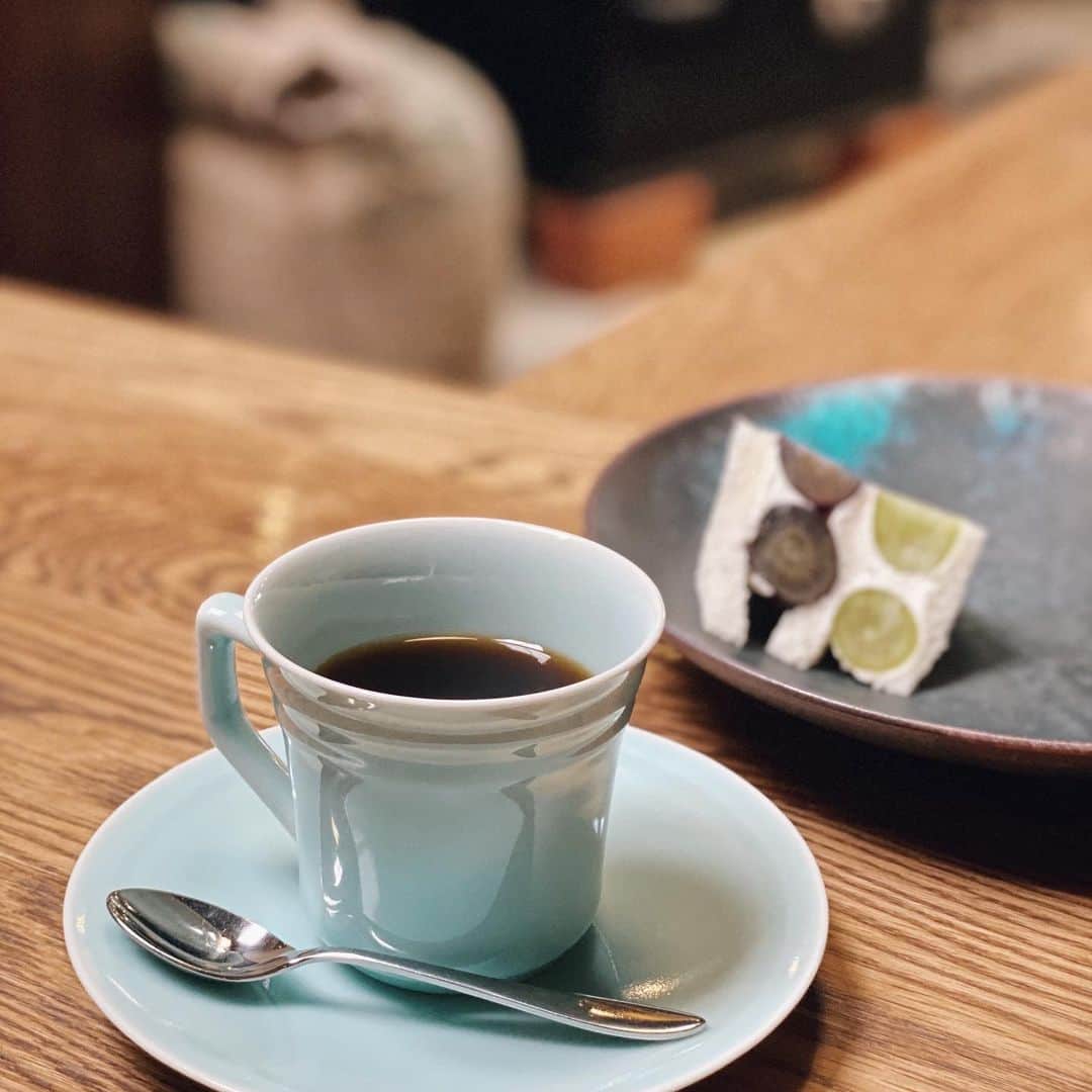 久林紘子さんのインスタグラム写真 - (久林紘子Instagram)「📍市川屋珈琲☕︎ ﻿ ﻿ ﻿ ﻿ シャインマスカット、ピオーネ、梨入りの大人なフルーツサンドが、たくさん歩いた後の疲れを吹き飛ばしてくれた🛸﻿ 青磁の素敵なカップでいただく珈琲は、格別。﻿ ﻿ #kyoto #kyotocafe #kyotosweets #kyotocoffee #kyotocoffeeshop #ichikawayacoffee #京都 #市川屋珈琲 #市川屋ブレンド #青磁 #季節のフルーツサンド #フルーツサンド #シャインマスカット #フルーツサンドイッチ #フルーツサンド部 #スイーツ巡り #珈琲専門店 #そうだ京都行こう」11月29日 22時56分 - rohicocco