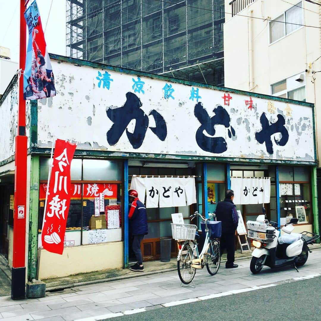 散歩の達人さんのインスタグラム写真 - (散歩の達人Instagram)「懐かしの甘味食堂へ。 A local restaurant KADOYA. #hello #甘味食堂 #やきそば #大師前 #東京　#tokyo #散歩の達人 #さんたつ」11月29日 22時57分 - san_tatsu