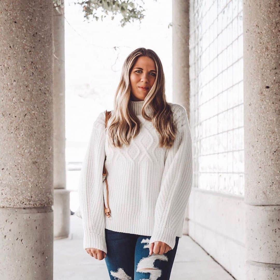Target Styleのインスタグラム：「Smiling because select sweaters are on sale for #BlackFriday. ☺ Shop deals via link in bio! 📷: monica__grace」