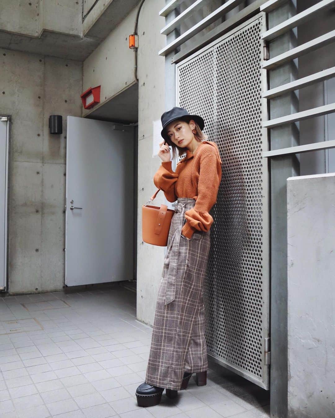 LISAさんのインスタグラム写真 - (LISAInstagram)「私っぽくはないかな？🤭 撮影で普段着ないようなコーデするとワクワクする👏🏽 ㅤㅤㅤ 全て発売中です❤︎ ㅤㅤㅤ @emoda_official #EMODA」11月29日 23時06分 - lisanaito
