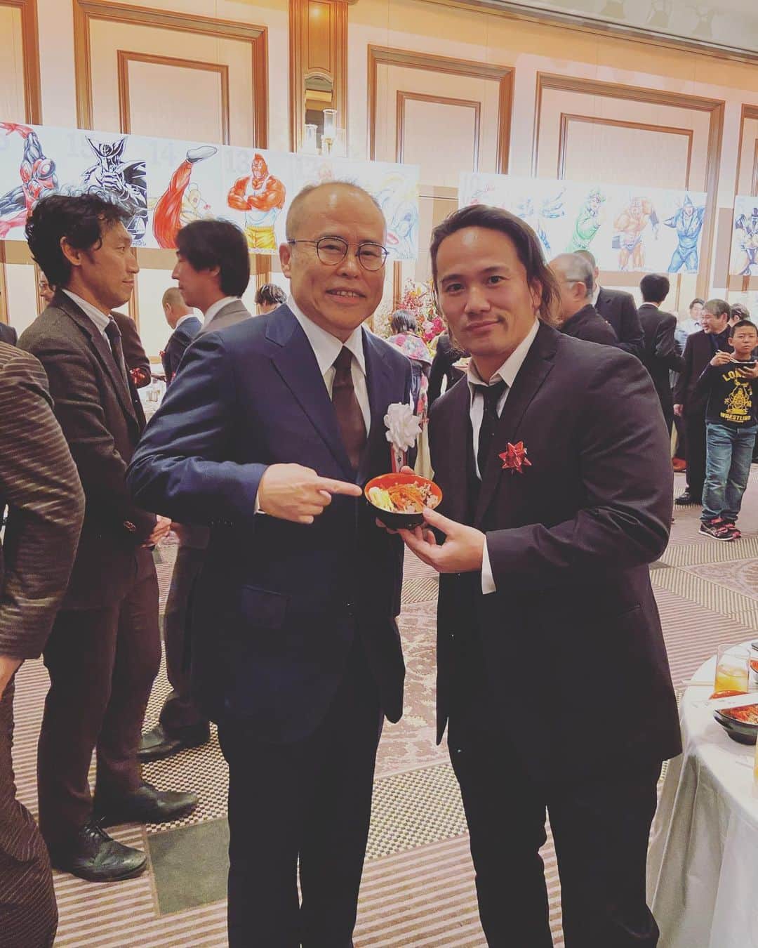 進祐哉のインスタグラム：「本日はキン肉マン40周年記念パーティーへ🎊  みつくんいつもありがとう！ 中井先生ありがとうございます🙇‍♂️ 40周年おめでとうございます㊗️」