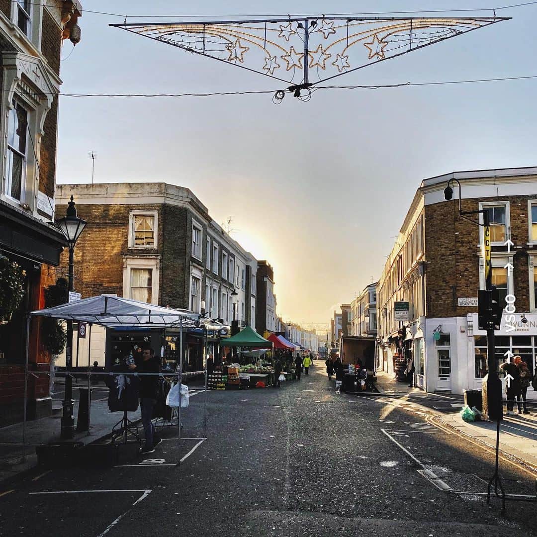 カロリーヌ・ド・メグレのインスタグラム：「London 💘🇬🇧」