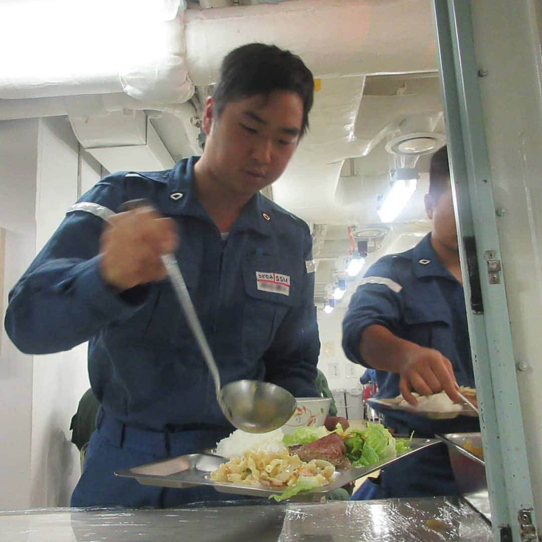 海上自衛隊さんのインスタグラム写真 - (海上自衛隊Instagram)「～いい肉の日～ 11月29日は、「いい肉の日」と言われています。海上自衛隊では、金曜日なのでカレー曜日ですが、美味しそうなお肉の写真を集めてみました！ 皆さま、良い週末を！ #海上自衛隊 #JMSDF #いい肉の日 #プレミアムフライデー #ステーキ #肉」11月29日 14時31分 - jmsdf_pr