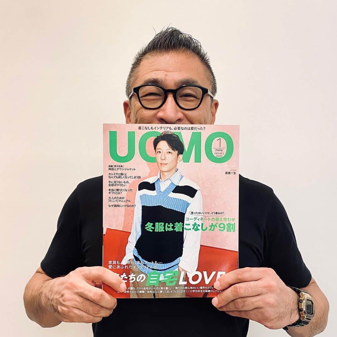 のインスタグラム：「スタイリスト・山本康一郎さんがUOMOで連載している「私物談。」に出させて頂きました。”私物”として何を出すか悩んだのですが、僕の東京の父であり、師匠である故・渡邊かをるさんから譲り受けたアイテムを紹介させてもらいました。詳細はぜひ最新号のUOMOでご覧ください！ 康一郎さん、ありがとうございました！  Mr. Koichiro Yamamoto, a stylist,  has serialized column “ Shibutsu-dan(a conversation on personal item) in the UOMO magazine. It was difficult for me to pick one item for this column, then I decided to introduce that was handed over from Kaoru Watanabe, a legendary art director who was like my father in Tokyo and my teacher. Please see the latest issue of UOMO for details! Thank you, Koichiro-san!」