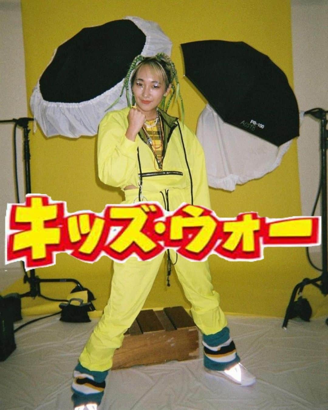 あっこのインスタグラム：「レッグウォーマーがお気に入り💛💛💛あっこゴリラ自主企画イベントもうすぐだよー！！！！！新曲やるよー！！！！！今ライブめっちゃ自信ある👊💛💛💛まぢこい💛👊🔥🔥🔥🔥🔥🔥🔥 ・・・ 「GOOD VIBRATIONS」 ▷12/7 大阪 ▷12/20 東京 ・・・ #goodvibrations #akkogorilla #rapper #japan」