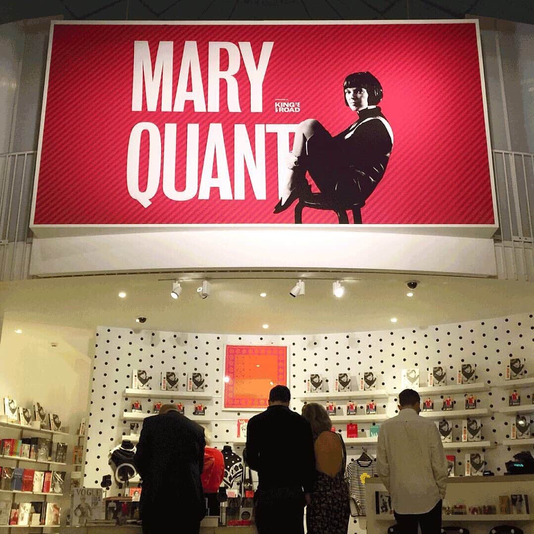 MARY QUANT officialさんのインスタグラム写真 - (MARY QUANT officialInstagram)「Special Report from LONDON - ロンドンの有名ミュージアムで MARY QUANT 特別展　開催中！ - 〈写真1枚目〉 "LOOK"を大切にするマリー・クヮント氏がデザインした、タイツや靴 - 〈写真2枚目〉 マリー・クヮント特別展の様々なグッズを販売しているコーナー - 〈写真3枚目〉 販売コーナーの一角。ポートレートや図録など ここでしか手に入らないオリジナルグッズも - プロフィールのURLから さらに詳しいSpecial Reportをチェック！ - *V&A Mary Quant Exhibition Photo by Mary Quant Cosmetics - #MARYQUANT #VAMUSEUM #victoriaandalbertmuseum #WeWantQuant #specialexhibition - #ヴィクトリアアンドアルバートミュージアム #マリークヮント特別展 #マリークヮント展」11月29日 15時38分 - maryquant_official