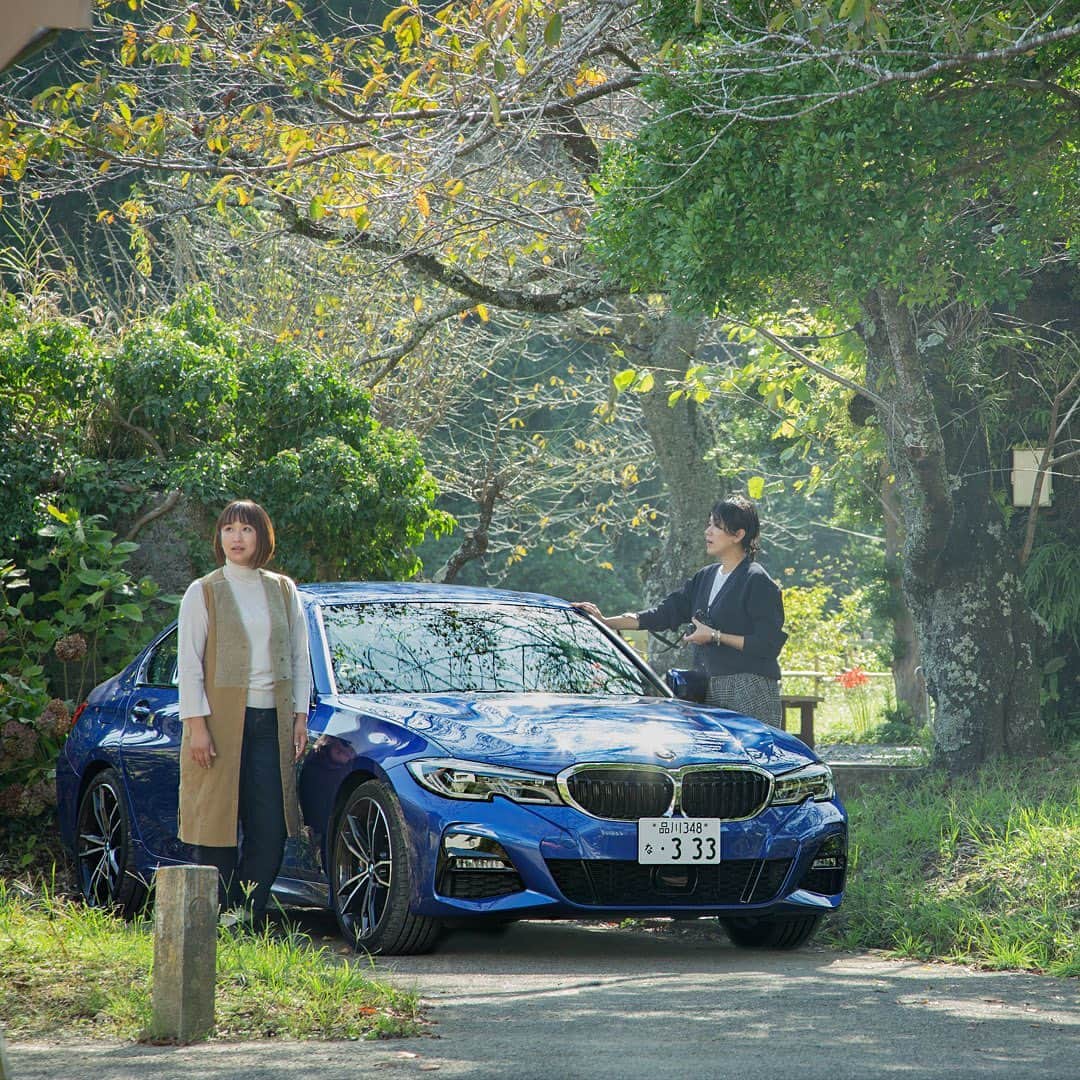 BMW Japanさんのインスタグラム写真 - (BMW JapanInstagram)「BMW 330e M Sportで、アート×ドライブに行こう。感性を磨く、片道１時間半のデイトリップ。 普段は仕事で多忙な大人の女子2人が選んだのは環境にやさしい３シリーズのPHEVで行く、休日の美術館と自然の中の屋外アート巡り。スムーズな操作性でドライブも快適だからこそ、2人には想定外の癒しをもたらしてくれたようです。 . #withBMW #BMW #BMWJapan #駆けぬける歓び #330e #Msport #iPerformance #大人旅 #アート #女子旅」11月29日 16時01分 - bmwjapan